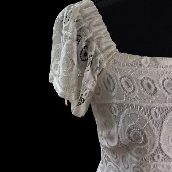 Summery, feminine  lace dress ivory lined small - Picture 2 of 6